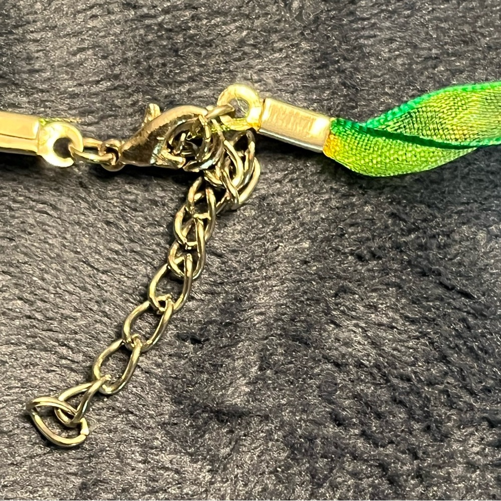 Necklace/green ribbon with glass pendant, handmade, NWOT - Picture 3 of 4